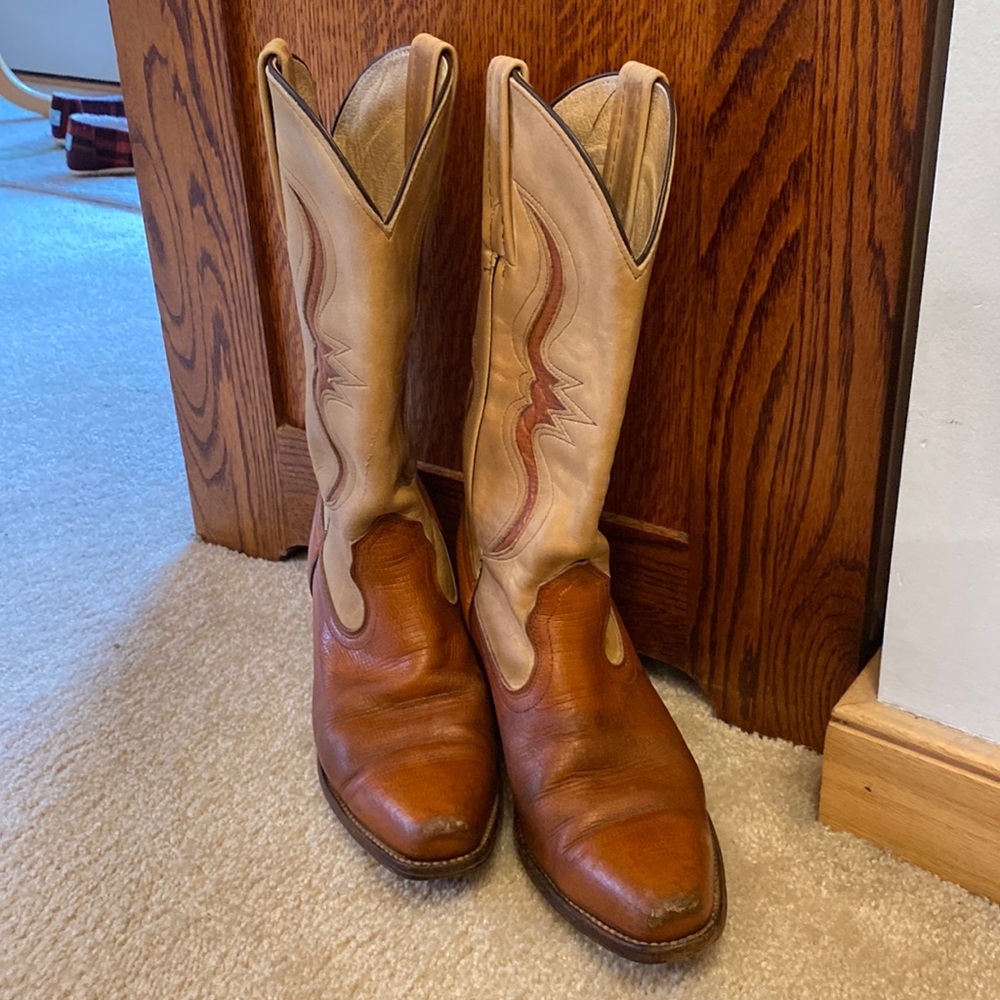 VINTAGE well worn, stacked heel FRYE western style boots.